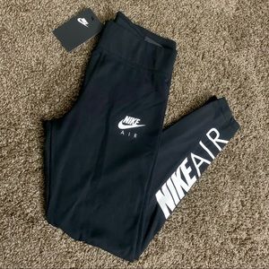 Nike Tight Fit Leggings